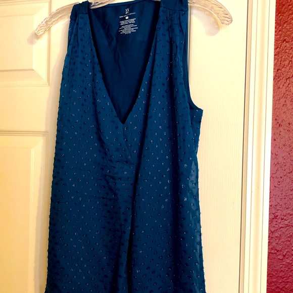 New York & Company Tops - Cute short sleeve V Neck top